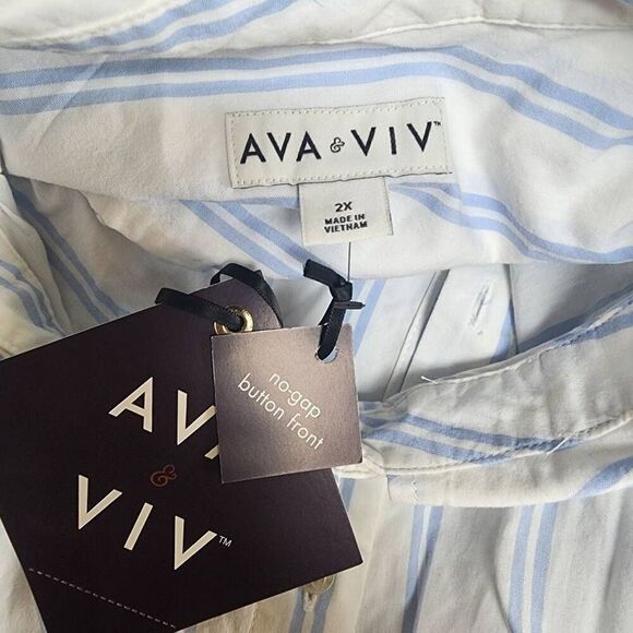 NWT Ava & Viv White & Blue Striped No-Gap Button Front Short Sleeve Top (2X) - Picture 7 of 7